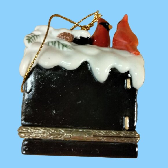 Christmas Trinket Box Red Cardinals Snow Covered Mailbox Ornament Ceramic - Picture 4 of 9